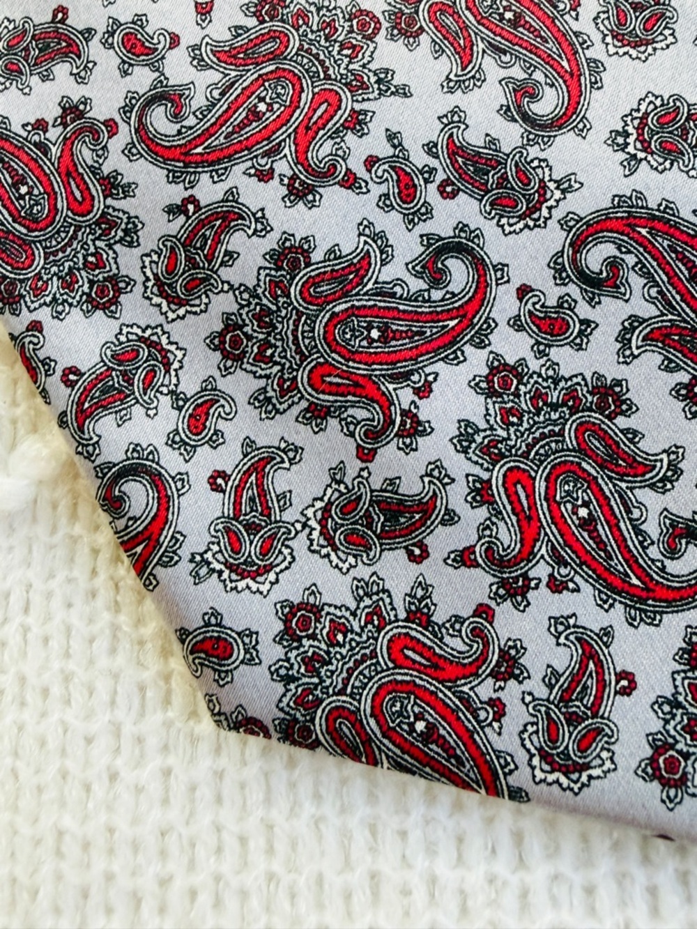 Stefano Ricci Sak's 100% Silk Blue Red Paisley Tie Italy Excellent Condition - Picture 2 of 6